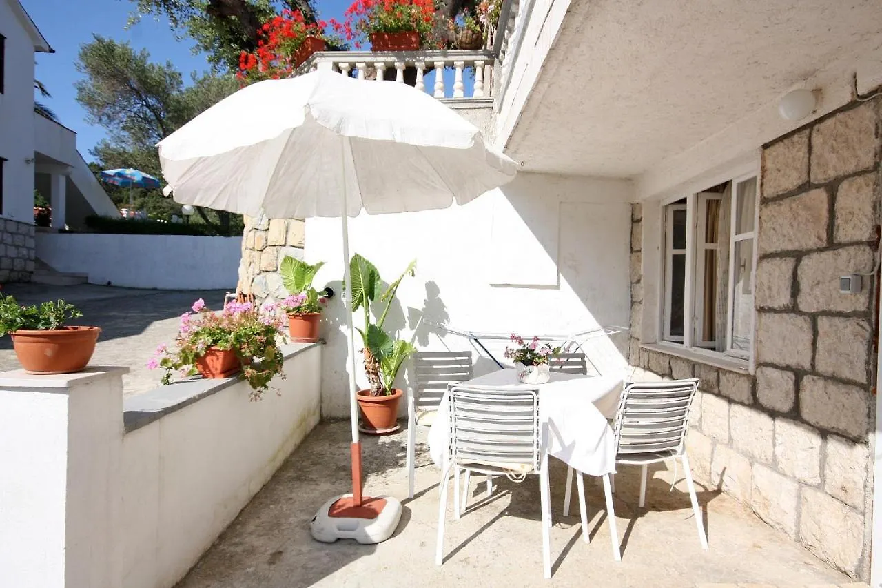 Family Friendly Apartments With A Swimming Pool Mundanije, Rab - 5075
